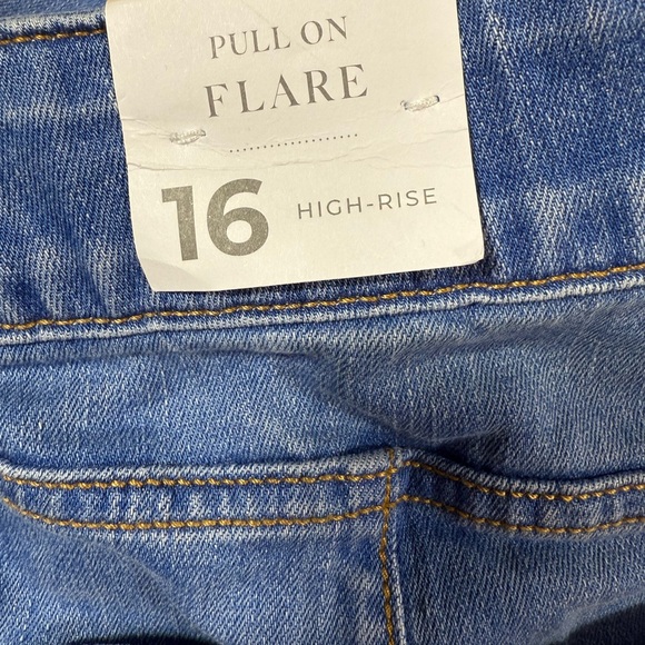 NWT Lane Bryant Denim Jeans with Brown Button Details - Picture 7 of 12